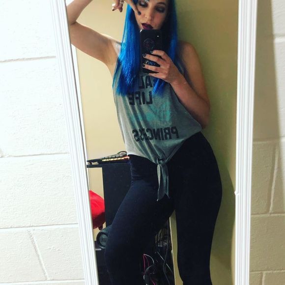 Meet your Posher, Danielle - Picture 1 of 1